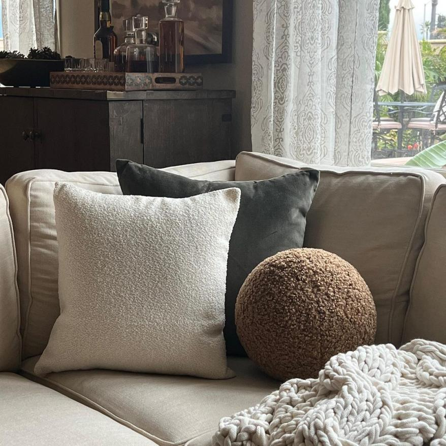 Inexpensive Ideas for Decorating with Throw Pillows All Year Long