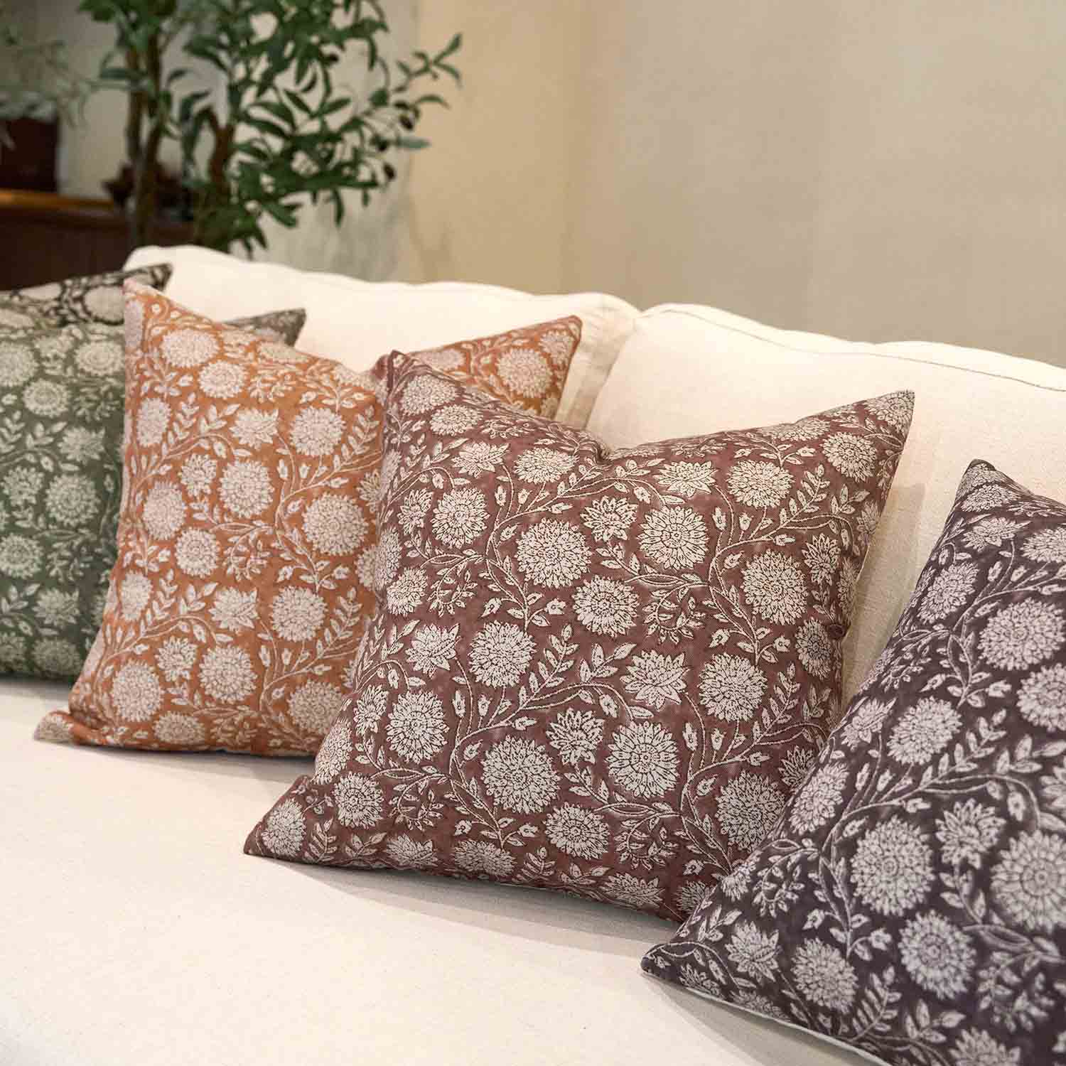 Gubbio Charming Vintage Floral Embroidered Pillow Cover-