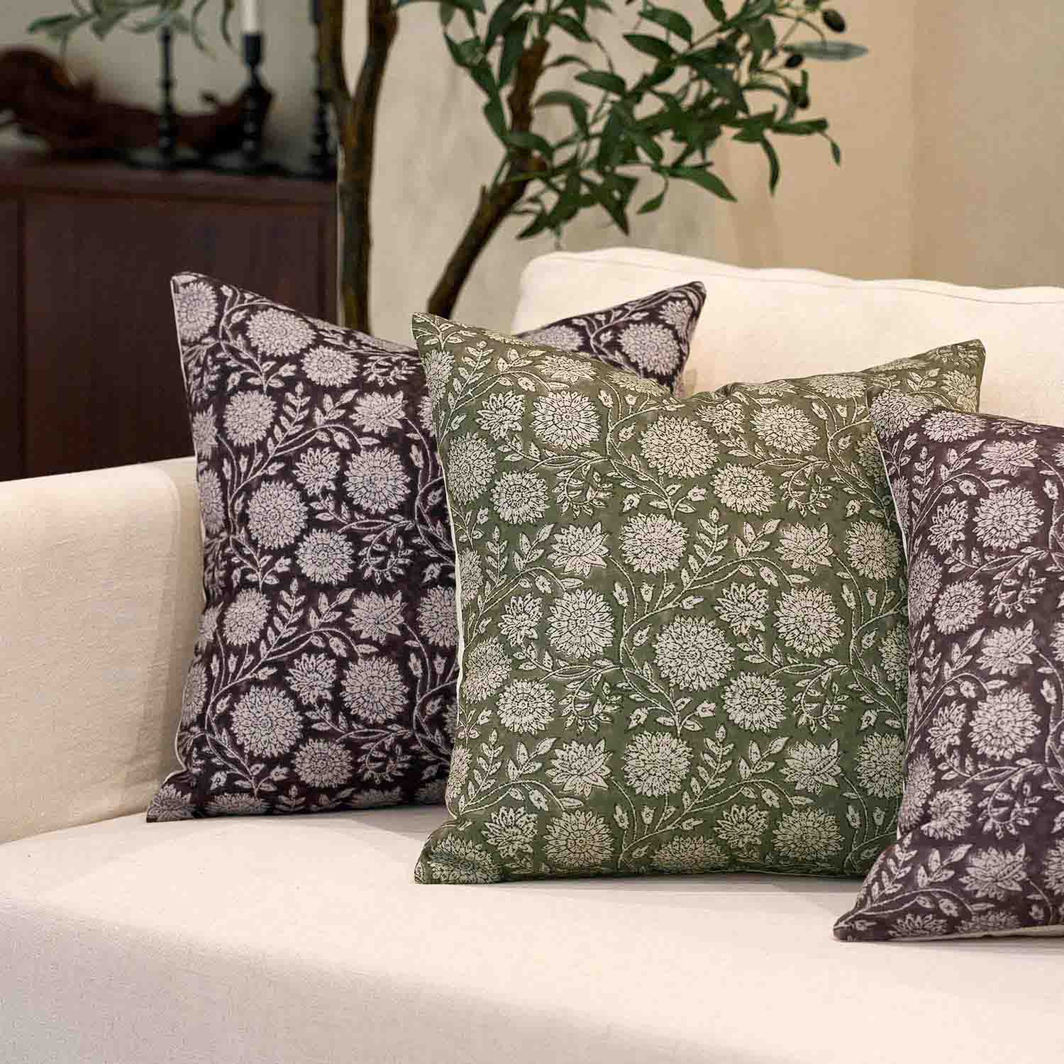 Gubbio Charming Vintage Floral Embroidered Pillow Cover-