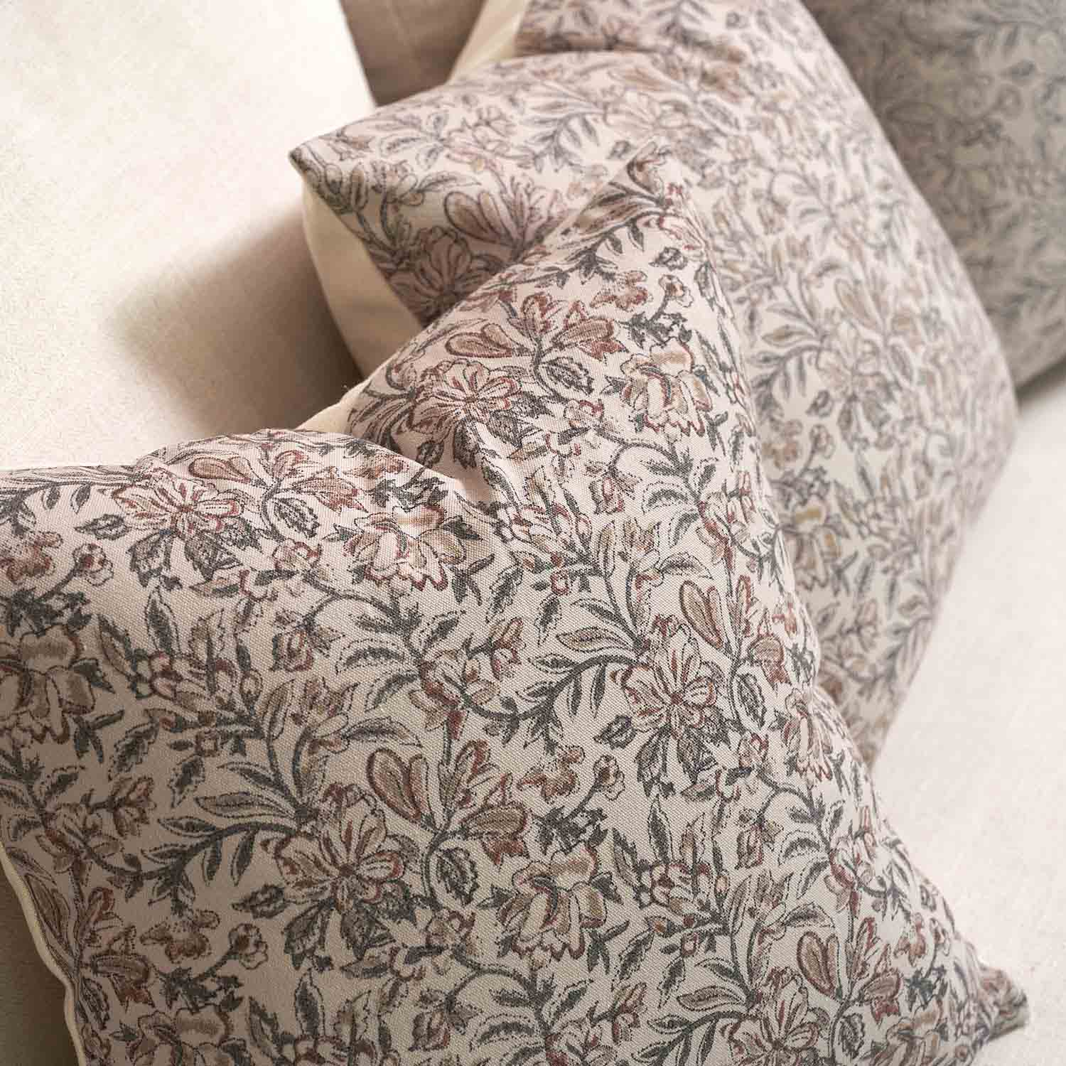 Matera Charming Exquisite  Floral Print Pillow Cover-